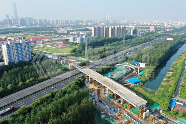 步履式智能頂推液壓系統用于鋼箱梁跨高速公路同步頂推