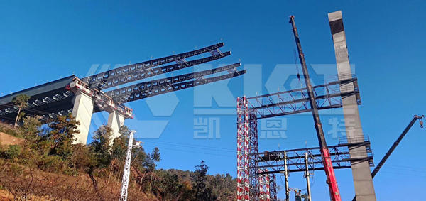步履式智能頂推液壓系統用于跨公路鋼箱梁同步頂推