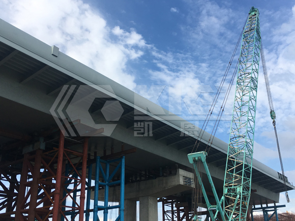 步履式智能頂推液壓系統用于跨公路鋼箱梁同步頂推