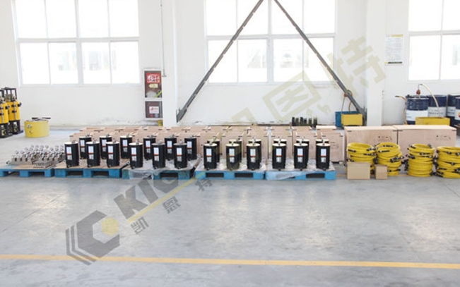 24臺定制175噸大噸位液壓千斤頂用于橋梁頂升工程