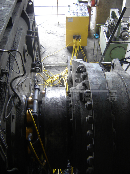 同步液壓千斤頂（水泥廠減速機與輥壓機同步分離）