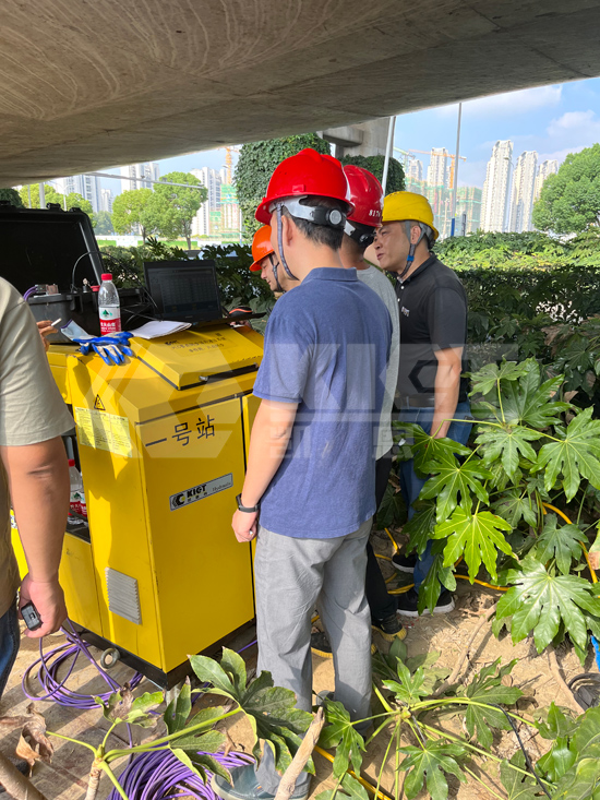 PLC同步頂升系統對梁體整體頂升