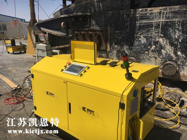 使用同步頂升液壓系統對電鏟進行精確頂升