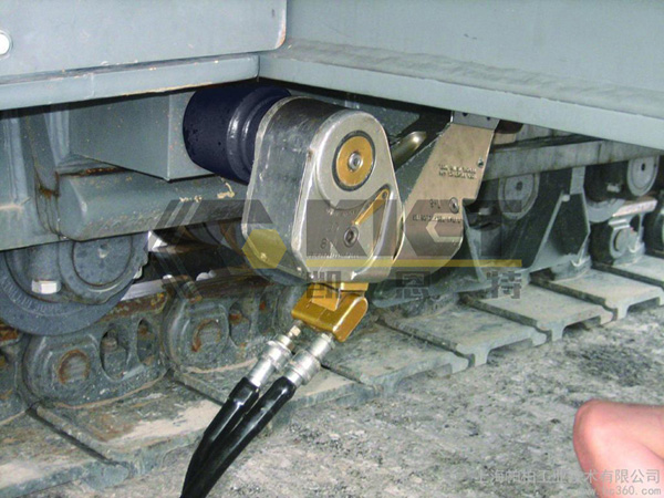 大型工程機械履帶預緊使用驅動式液壓扭矩扳手