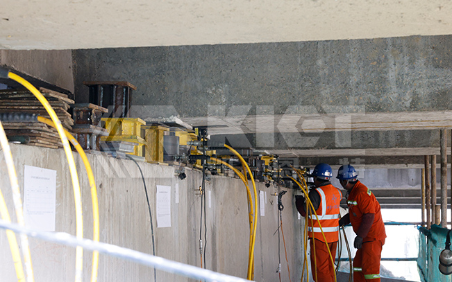 變頻控制同步頂升液壓系統用于京滬高速公路淮安段擴建頂升工程