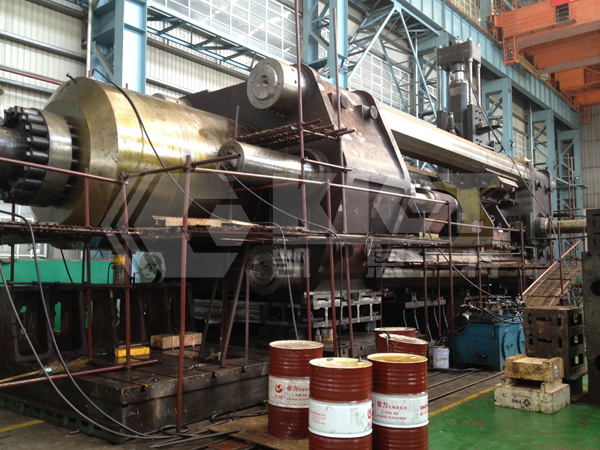 單作用薄型液壓千斤頂用于16000T壓機生產企業(yè)現場頂升調校