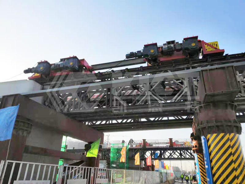 一組4臺三維調整液壓小車放置預定軌道