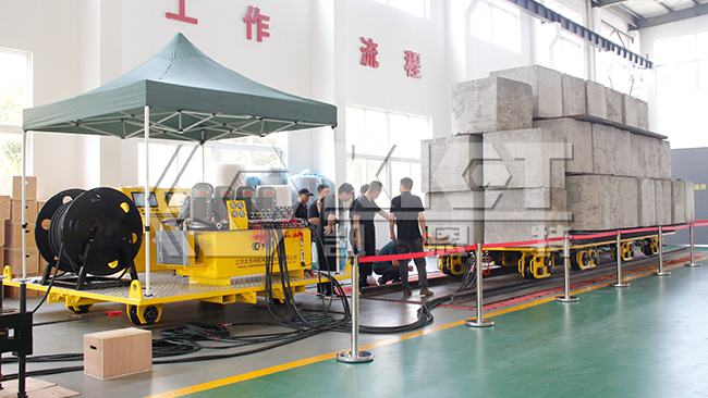葛洲壩電站大型變壓器站內轉運設備測試